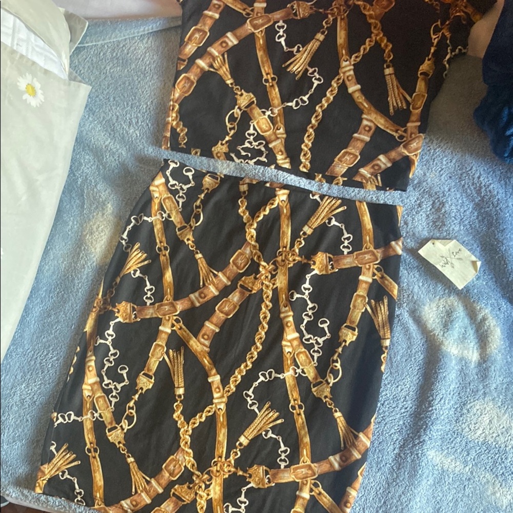 Elegant Chain Print crop top & skirt set